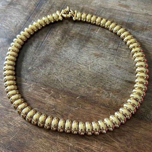 New old stock sleek gold tone AVON collar necklace & earrings 2001 - Picture 2 of 10